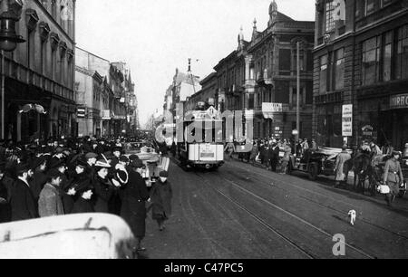 Il traffico sulla strada principale a Lodz, 1914 Foto Stock