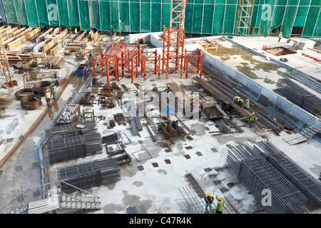 Costruzione in acciaio e opere su un alto edificio close up Foto Stock