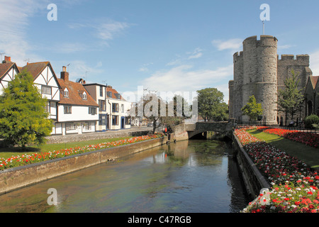 Fiume Stour e Westgate Towers in Canterbury Kent England Foto Stock