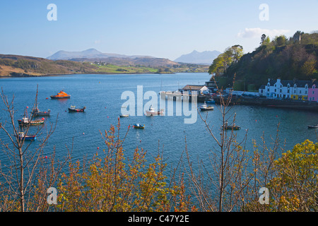 Portree harbout, Isola di Skye, regione delle Highlands, Scozia Foto Stock