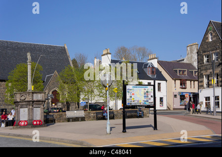 Portree town square, Isola di Skye, regione delle Highlands, Scozia Foto Stock