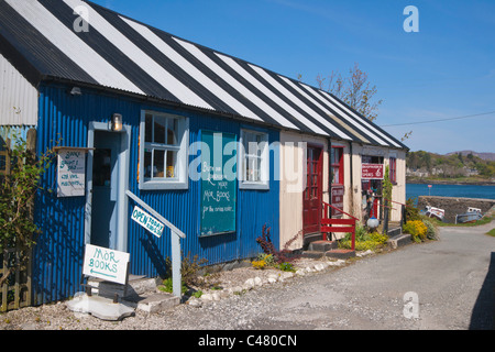 Tessitura, artigianato, bookshop, Broadford, Isola di Skye, regione delle Highlands, Scozia, Novembre Foto Stock