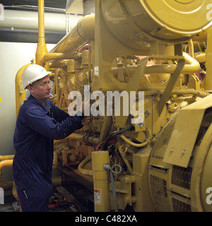 I lavori di manutenzione in corso su un generatore Regno Unito. Foto Stock