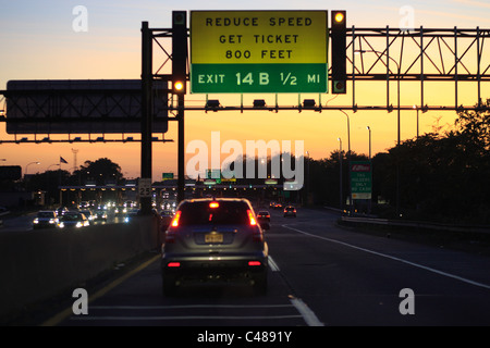 Caselli su una autostrada, Jersey City, Stati Uniti d'America Foto Stock