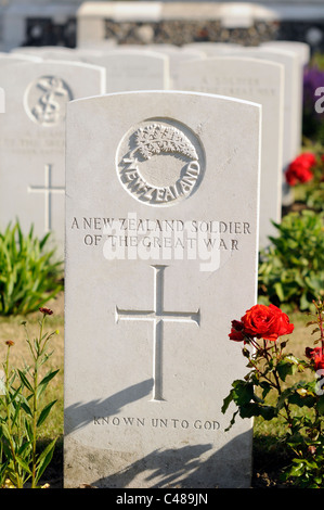 Una nuova zelanda soldato della Grande Guerra. Tomba a Tyne Cot, un WW1 cimitero, vicino a Ypres, Belgio. Foto Stock