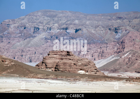 Le montagne e la sabbia nel deserto del Sinai, a sud della penisola del Sinai, Egitto Foto Stock