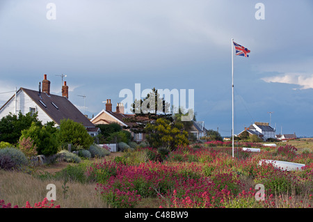 Il villaggio sul mare di ghiaia Street nella parrocchia di Bawdsey, Suffolk, Regno Unito. Foto Stock