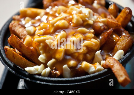 Poutine presso La Belle Province ristorante a Montreal, Canada Foto Stock