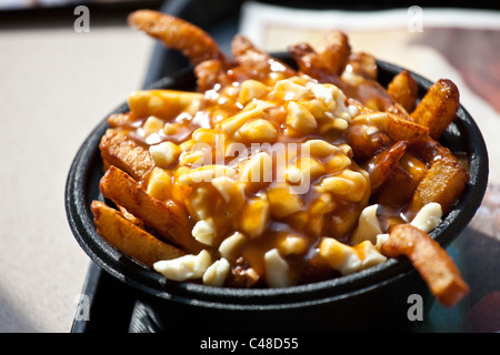 Poutine presso La Belle Province ristorante a Montreal, Canada Foto Stock