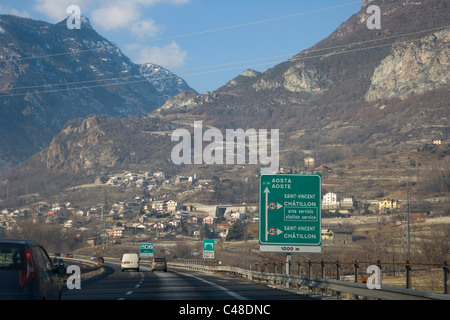 E25 Road. Valle d'Aosta.Valle d'Aosta. L'Italia. L'inverno. Foto Stock