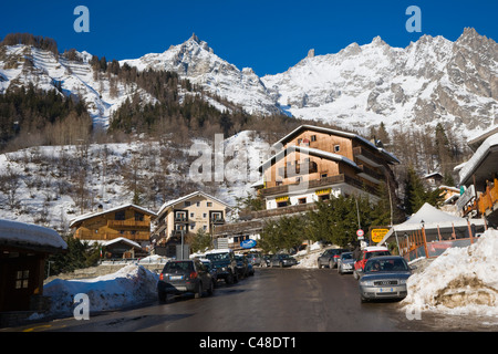 Massiccio del Monte Bianco . La Palud Courmayeur. Valle d'Aosta.Valle d'Aosta. L'Italia. L'inverno. Foto Stock