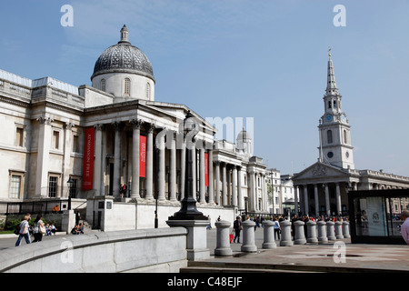 La National Gallery e San Martin's nei campi chiesa in Trafalgar Square a Londra, Inghilterra Foto Stock