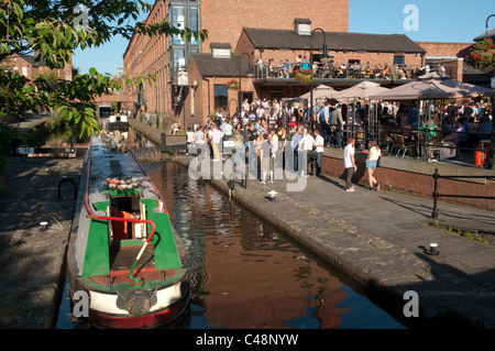 Duchi 92 bar a fianco del Rochdale Canal in The Castlefield area di Manchester. Foto Stock