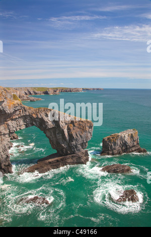 Green Bridge of Wales, Pembrokeshire Coast, Pembrokeshire, Galles, Regno Unito Foto Stock