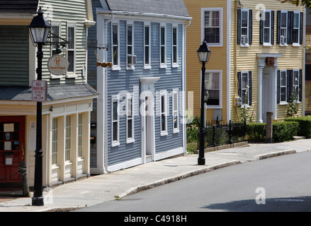 Xviii secolo case coloniali linea una strada a Marblehead, Massachusetts Foto Stock