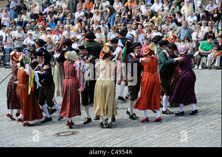 Evento medievale -Meistertrunk- con sfilata e danza nella famosa e antica città di Rothenburg ob der Tauber, Baviera, Germania Foto Stock