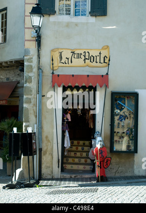 Negozio di souvenir all'interno de la Cité, Carcassonne, stout-cittadella murata Foto Stock