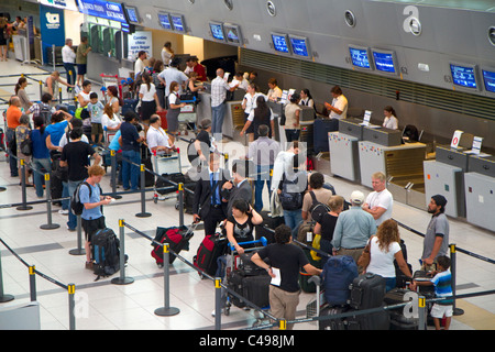 Sala partenze del Ministro Pistarini International Airport in Buenos Aires, Argentina. Foto Stock