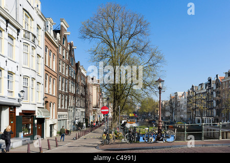 Il canale Prinsengracht vicino alla giunzione con Looiersgracht, Grachtengordel, Amsterdam, Paesi Bassi Foto Stock