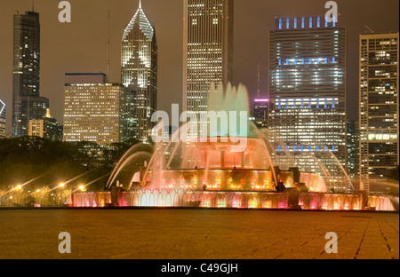 Buckingham Fountain di notte a Chicago Foto Stock