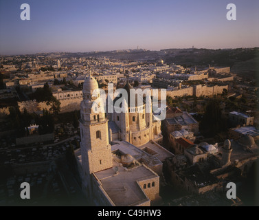 Fotografia aerea della Dormition Abbey sul monte Sion per la città vecchia di Gerusalemme Foto Stock