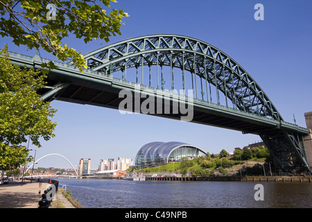 Il Tyne Bridge è un arco attraverso il ponte sul fiume Tyne nel nord-est dell' Inghilterra Foto Stock