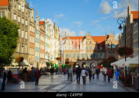 Długi Targ (il mercato lungo), al centro della città vecchia di Danzica, Polonia Foto Stock