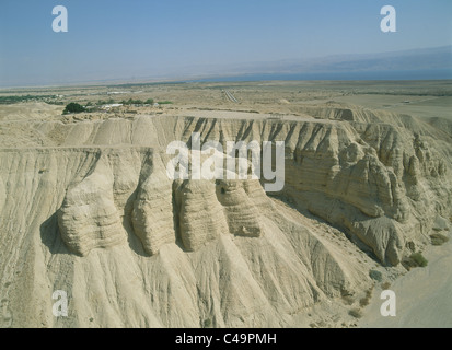 Fotografia aerea della Qumran grotte nel deserto della Giudea Foto Stock