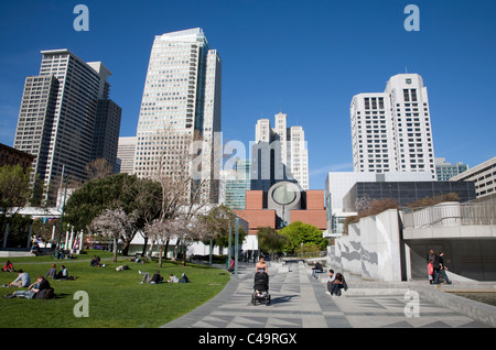 I Giardini di Yerba Buena e il Museo di Arte Moderna di San Francisco (MoMA) Foto Stock