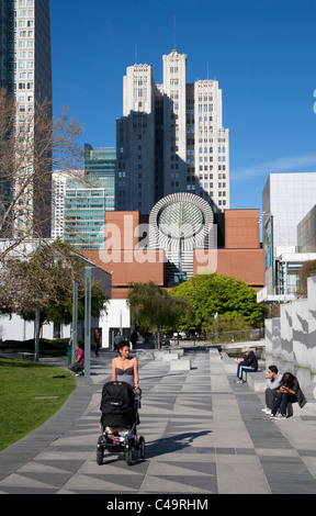 I Giardini di Yerba Buena e il Museo di Arte Moderna di San Francisco (MoMA) Foto Stock