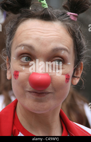 Clown terapia membri celebrando Red Nose day a roma italia Foto Stock