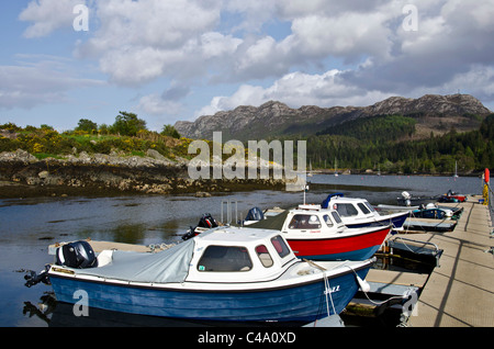 Il marina di Plockton, regione delle Highlands, Scozia. Foto Stock