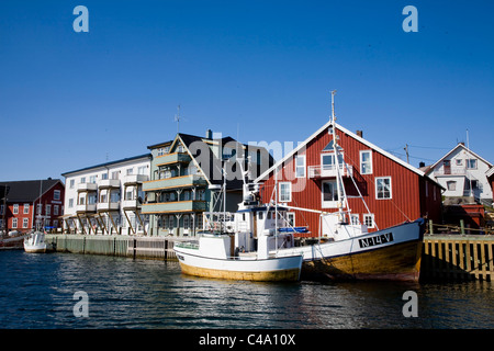 Fotografia di un villaggio norvegese nelle Isole Lofoten Foto Stock