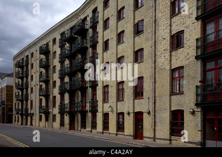 magazzini convertiti globo wharf rotherhithe street southwark londra inghilterra Foto Stock