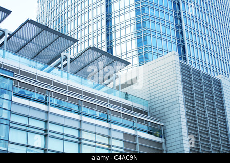 Edificio moderno con tonalità blu Foto Stock