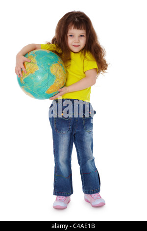 La bambina holding globe isolati su sfondo bianco Foto Stock