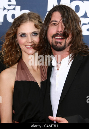 JORDYN BLUM GROHL Dave Grohl 2011 MTV Movie Awards universale città di Los Angeles California USA 05 Giugno 2011 Foto Stock