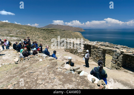 Rovine di Chincana, 15th-16th c, il Palacio del Inca con il lago Titicaca. Foto Stock