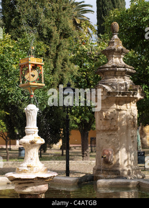 Una fontana al di fuori della Mezquita in Spagna. Foto Stock