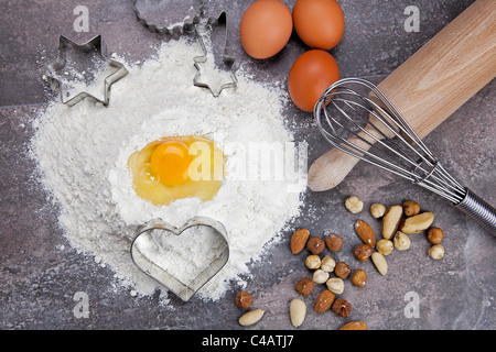 Materie prime per la preparazione di un impasto per i cookie Foto Stock