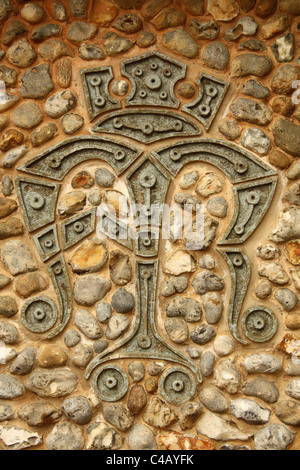 Ave Maria simbolo sulla cappella cattolica al luogo di pellegrinaggio di Houghton St Giles Norfolk Inghilterra Foto Stock