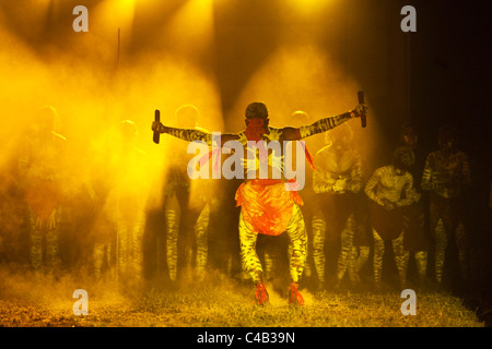 Australia, Queensland, Laura. Danzatori indigeni performanti a Laura Aboriginal Dance Festival. Foto Stock