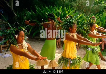 Polinesia francese Isole della Società, Isole Sottovento, Tahaa. Con radici in una tradizionale danza polinesiana noto come otea Foto Stock