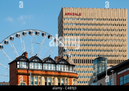 Il centro commerciale Arndale tower, Manchester Wheel e il Britannic edifici, Manchester, Inghilterra, Regno Unito Foto Stock