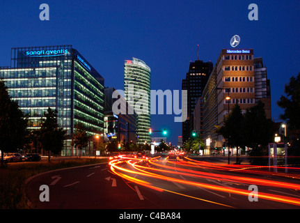 Potsdamer Platz il nuovo centro storico di Berlino al crepuscolo, Germania Foto Stock