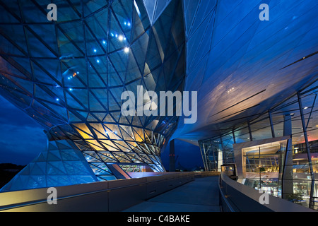 L'ingresso principale al BMW Welt (BMW World) , un multi-funzionale esperienza cliente e struttura espositiva della ditta BMW Foto Stock