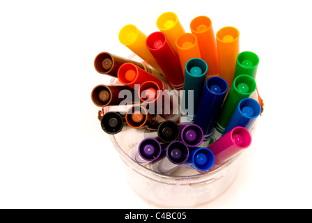 Marcatore colorato penne isolato su uno sfondo bianco con spazio per il testo o sfinestratura Foto Stock