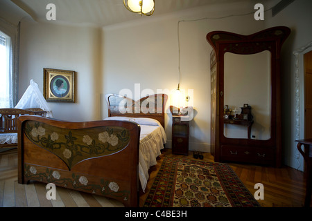 Art nouveau interiore camera da letto presso la Casa Mila di Antoni Gaudì a Barcellona Foto Stock