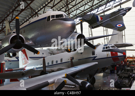 Aeromobile sul display durante la Guerra Fredda exhibition hall presso il Museo della RAF Cosford nello Shropshire, Foto Stock