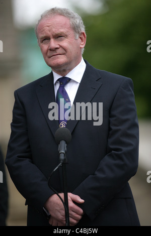 In Irlanda del Nord la Vice Primo Ministro Martin McGuinness sorge al di fuori di Stormont Castle, Belfast, Irlanda del Nord, Giugno 9th, Foto Stock